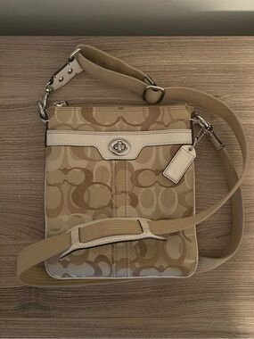 Original Coach Swingpack Tan/Beige Signature Crossbody with Turn-Lock